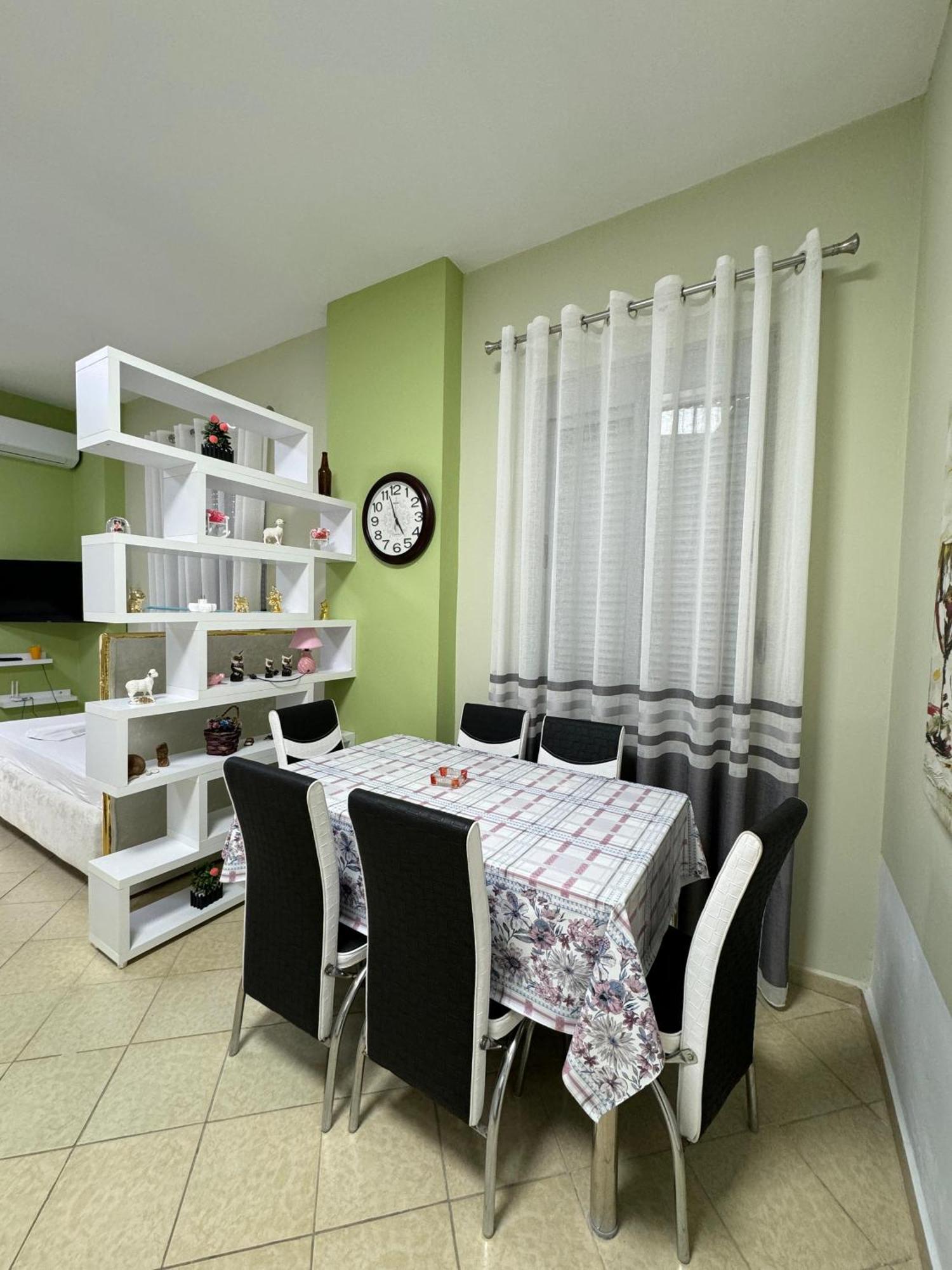 Solei Apartments Sarandë Eksteriør billede